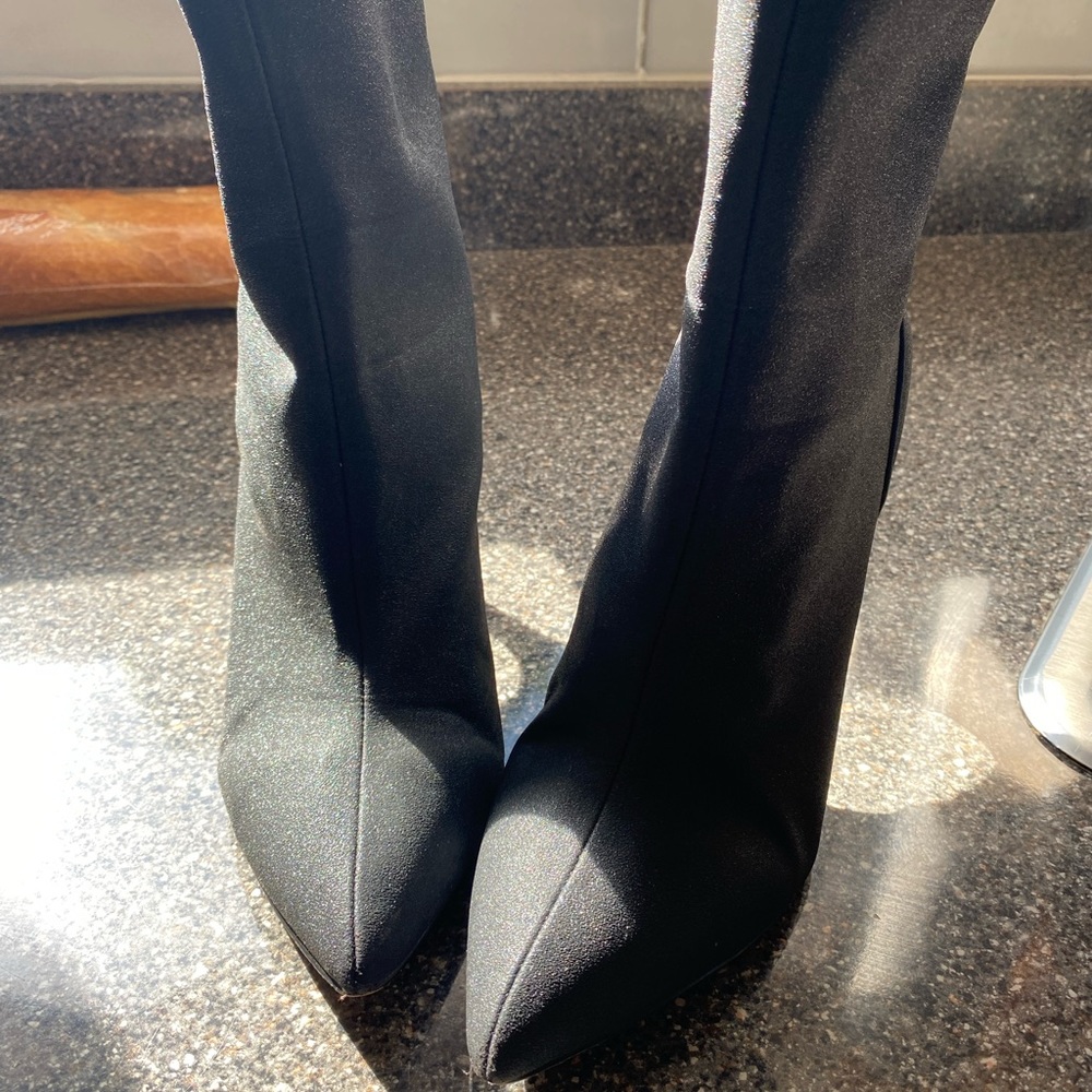 Jewel Badgley Mischka stretch stiletto heel pointed shiny black booties 7.5